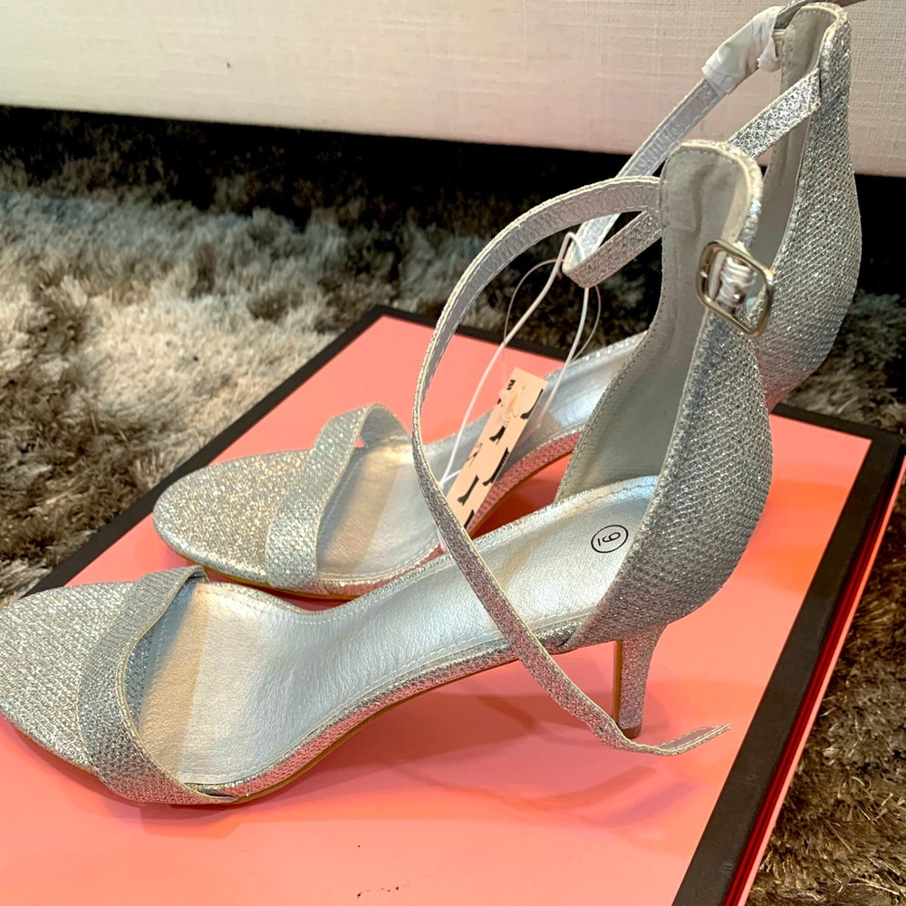 METALLIC low heel sandal for special occasion. insanely comfortable 39